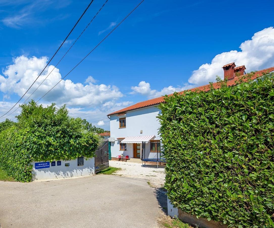 The Willow Garden Apartment House Marcana Bagian luar foto