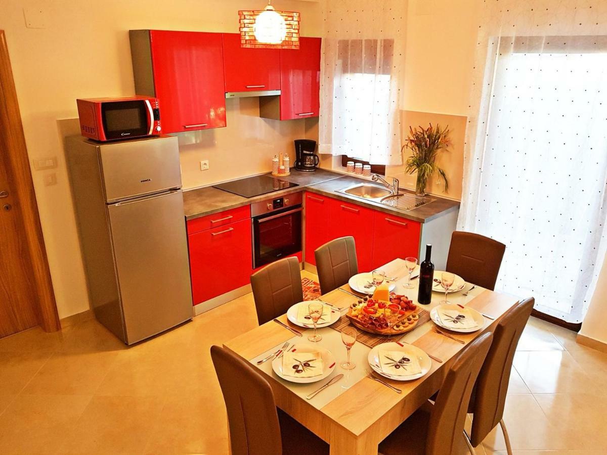 The Willow Garden Apartment House Marcana Bagian luar foto