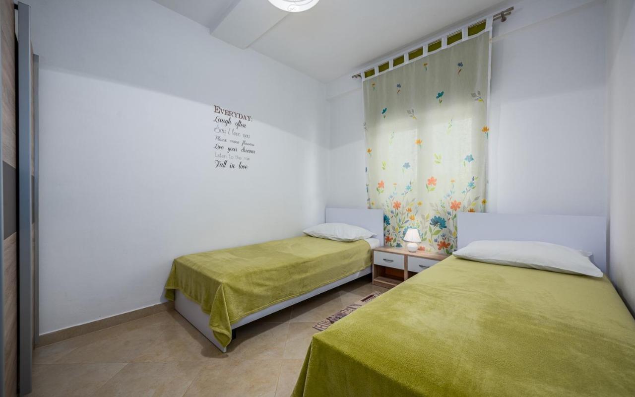 The Willow Garden Apartment House Marcana Bagian luar foto