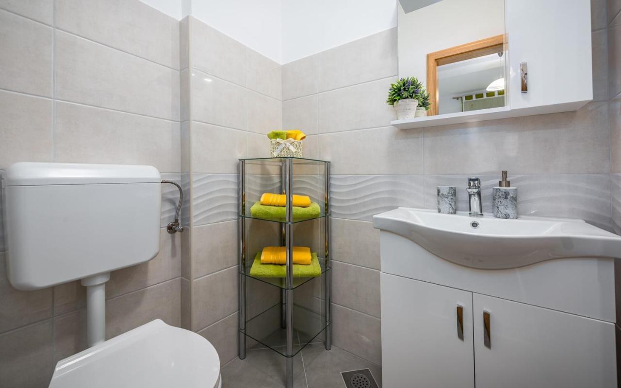 The Willow Garden Apartment House Marcana Bagian luar foto