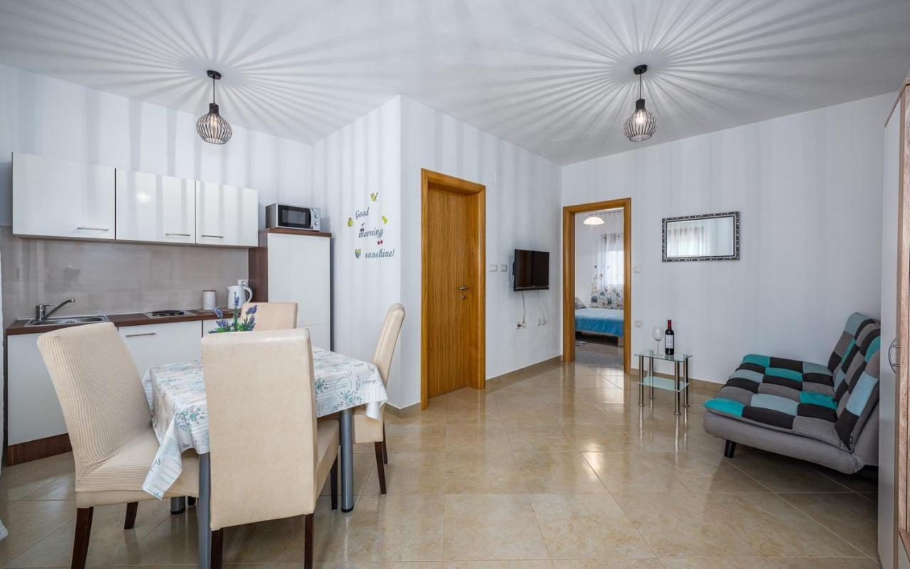 The Willow Garden Apartment House Marcana Bagian luar foto