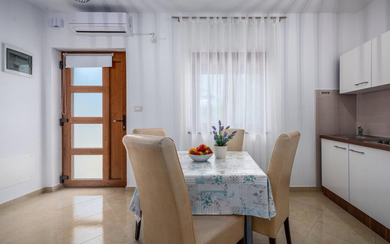 The Willow Garden Apartment House Marcana Bagian luar foto